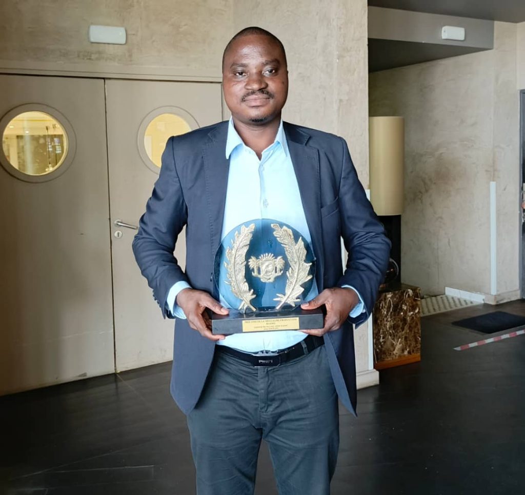 Côte d’Ivoire : Le Journaliste Ernest Kouakou remporte le 1er prix ...